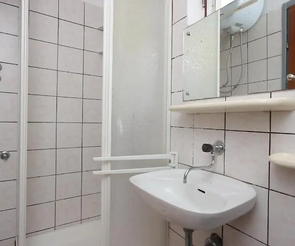 Apartman With Parking Space Grebastica, Sibenik - 6103 *